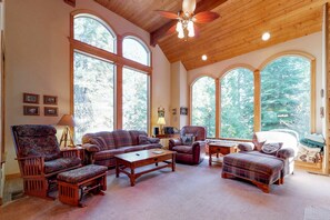 TV, fireplace, DVD player, stereo - Cozy Mountain Home w/ Large Deck & Game Room - Minutes to Shaver Lake Village (Shaver Lake)