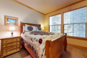 3 bedrooms, iron/ironing board, Internet, bed sheets - Cozy Mountain Home w/ Large Deck & Game Room - Minutes to Shaver Lake Village (Shaver Lake)