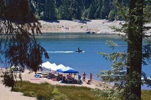 Beach - Cozy Mountain Home w/ Large Deck & Game Room - Minutes to Shaver Lake Village (Shaver Lake)