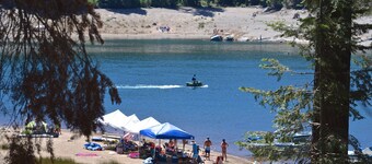 Cozy Mountain Home w/ Large Deck & Game Room - Minutes to Shaver Lake Village