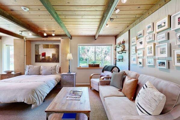 Iron/ironing board, internet, bed sheets