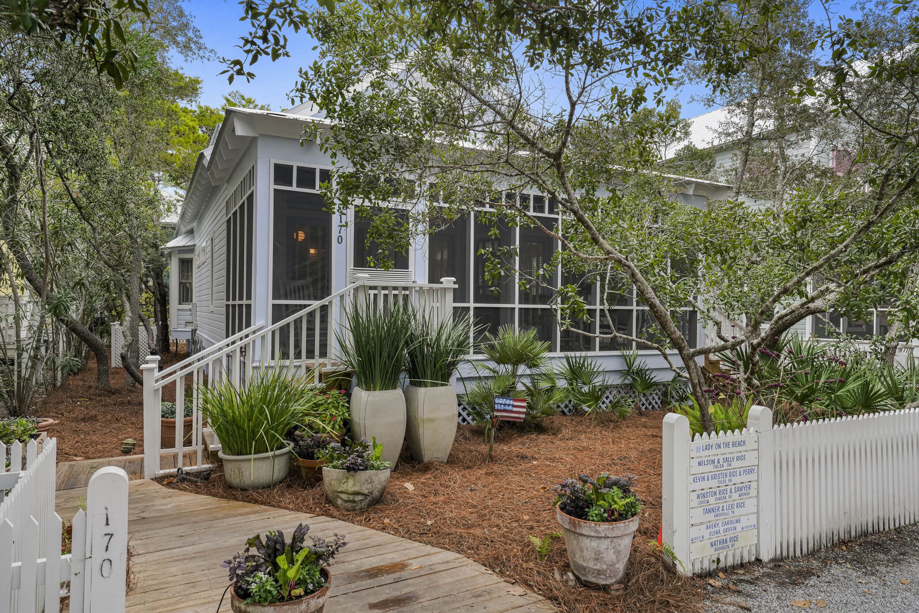 ONE STORY, STEPS TO SEASIDE AVE & RUSKIN PARK IN SEASIDE, Lady on the Beach