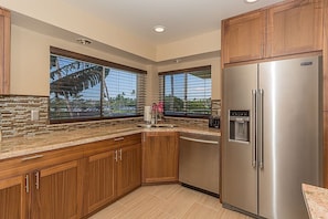 Fridge, microwave, oven, stovetop - Tropical Paradise - Partial Ocean Views @ Vista Waikoloa (Waikoloa)