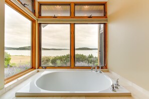 Artículos de tocador gratuitos, secador de pelo, toallas