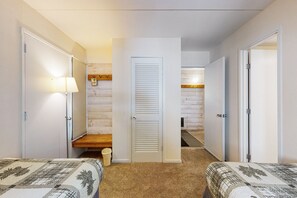 2 bedrooms, Internet, bed sheets, wheelchair access