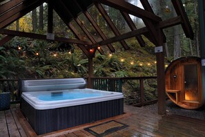 Outdoor spa tub