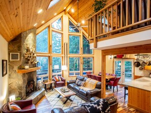 TV, fireplace, DVD player, books - Indulge in Luxury in our Stunning Mt Baker Lodge - New Barrel Sauna, Hot Tub, Pet Friendly! (Glacier)