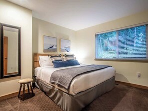 4 slaapkamers, een strijkplank/strijkijzer, reisbedje, wifi