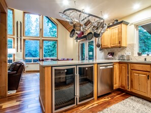 Interior - Indulge in Luxury in our Stunning Mt Baker Lodge - New Barrel Sauna, Hot Tub, Pet Friendly! (Glacier)