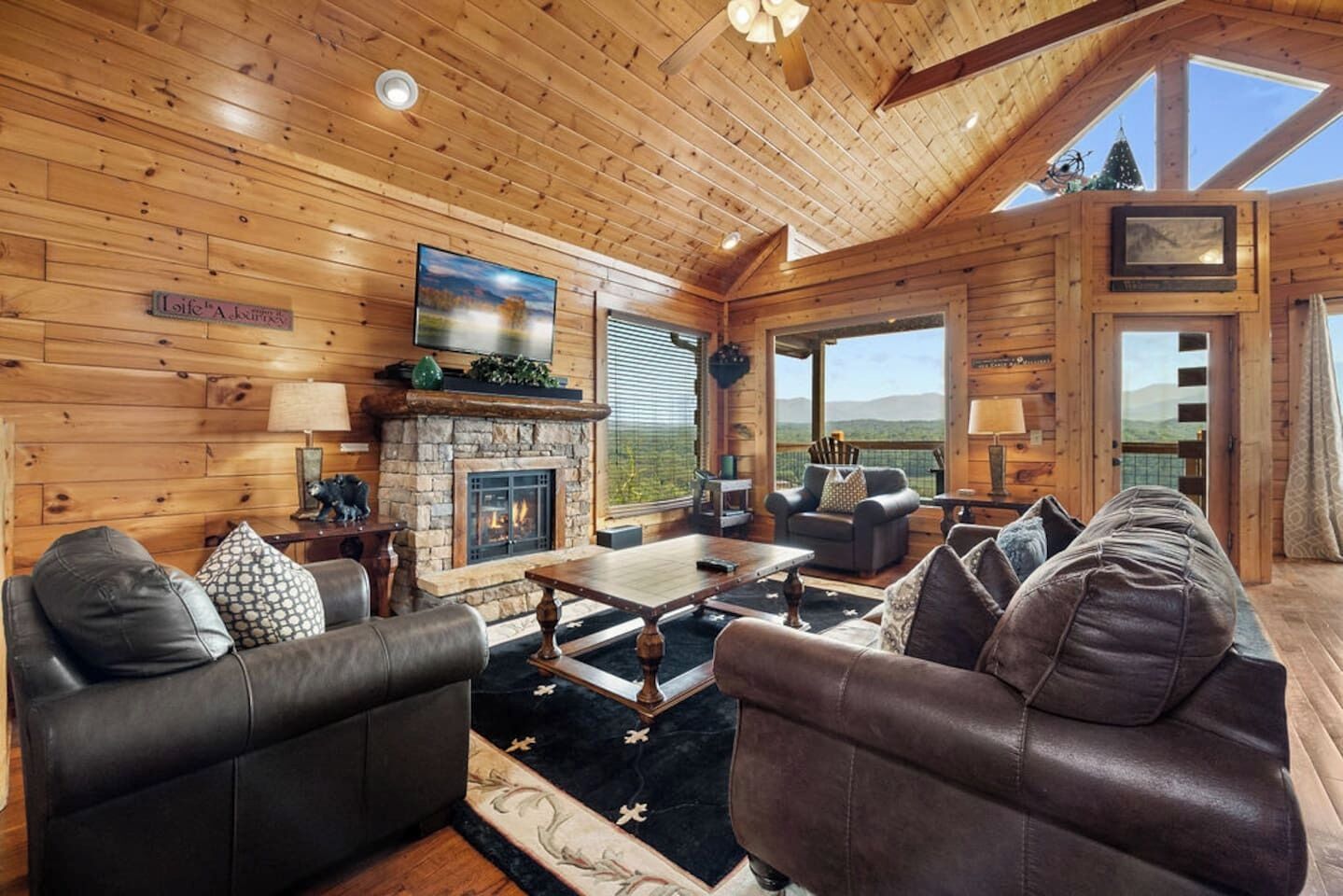 Smart-tv en een open haard