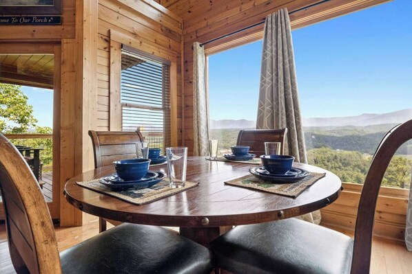 Dining - Pigeon Forge Cabin Rental with Panoramic Mountain Views, Pool Access & Jacuzzi (Sevierville)
