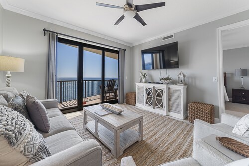 Grand Pointe 605 by Liquid Life