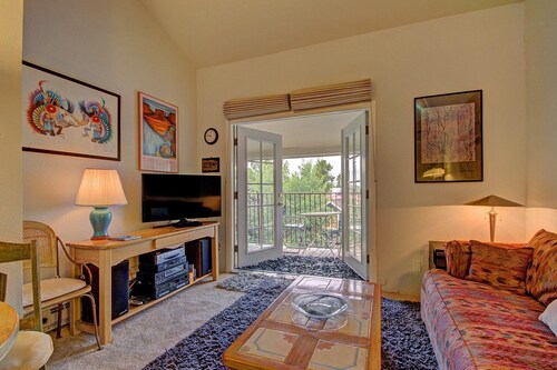 Free SkyCard Activities - Vintage Condo, Top Floor - Alpenrose 303