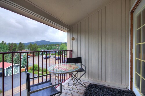 ILMAINEN SkyCard-toiminta - Vintage keskusta -huoneisto, ylimmän kerroksen yksikkö, kuljetusreitillä - Alpenrose 303