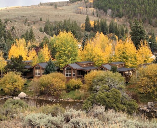 Modern "Tiny Home" Style Cabin on Taylor River with Private Fishing Access