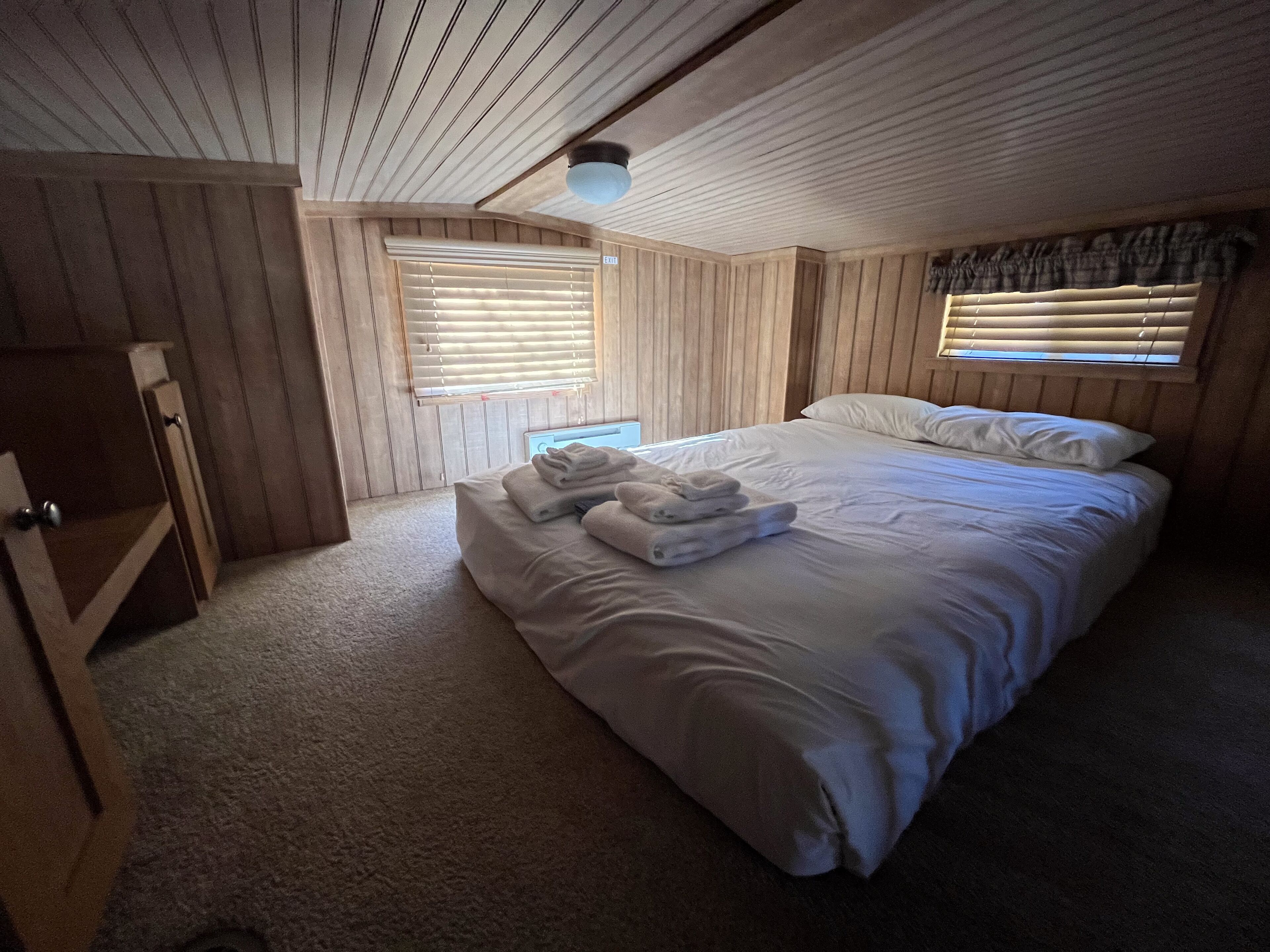 1 多间卧室、上网接入、床单