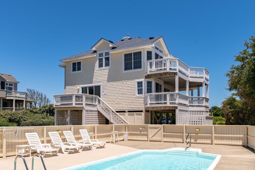 Full House: Large Private Pool, Hot Tub, Dog-friendly