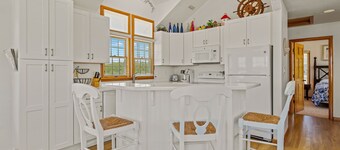 Full House: Large Private Pool, Hot Tub, Dog-friendly