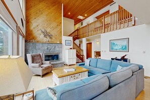 TV, fireplace, DVD player, books