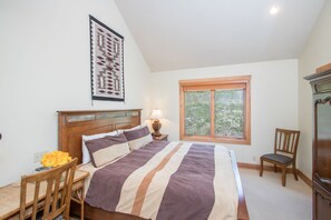 1 bedroom, iron/ironing board, free WiFi, bed sheets - LYNX AT THE TERRACES- Slopeside Ski-In/Ski-Out Condo in the Meadows of Mountain (Mountain Village)