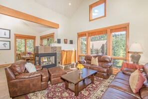 Smart TV, fireplace, DVD player, stereo - LYNX AT THE TERRACES- Slopeside Ski-In/Ski-Out Condo in the Meadows of Mountain (Mountain Village)