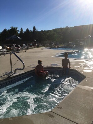 Outdoor pool - Sunridge/7Springs: SKI IN/SKI OUT, ski from deck (Seven Springs)