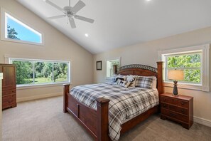 5 slaapkamers, een strijkplank/strijkijzer, wifi, beddengoed