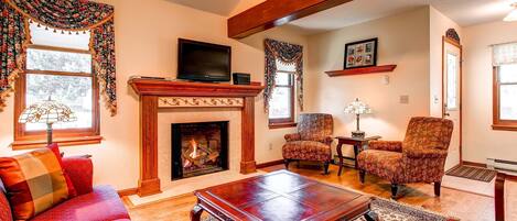 TV, fireplace
