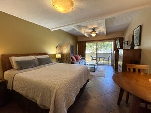 Een strijkplank/strijkijzer, gratis wifi, beddengoed