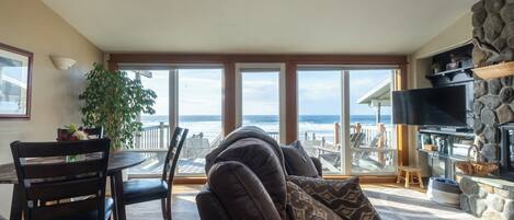 Smart TV, fireplace, stereo