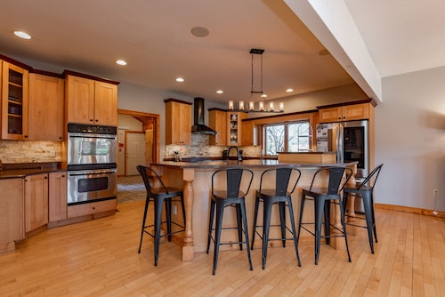 Lakefront Luxury w/ Views, Fireplaces & Fun