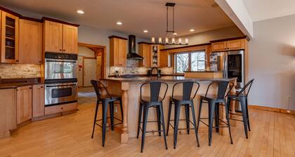 Lakefront Luxury w/ Views, Fireplaces & Fun