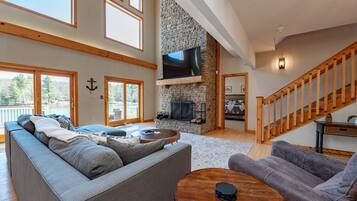 Smart TV, fireplace, DVD player, computer monitors