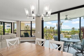 Dining - Pine Cove #101 is a 3/2 beachfront Sanibel vacation rental condo (Sanibel)