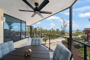 Outdoor dining - Pine Cove #101 is a 3/2 beachfront Sanibel vacation rental condo (Sanibel)