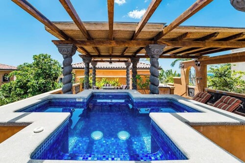 Jacuzzi, piscina privada, hermoso 3BR, barbacoa, capacidad para 8