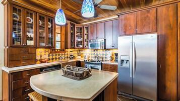 Frigorífic, microones, forn i placa de cuina