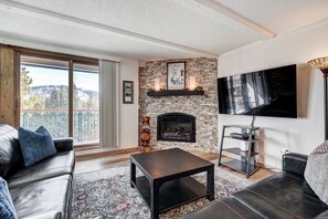 Télévision, cheminée