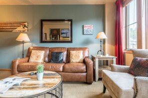 Smart-TV, peis, DVD-spiller og bordtennis