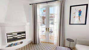 TV, fireplace, offices