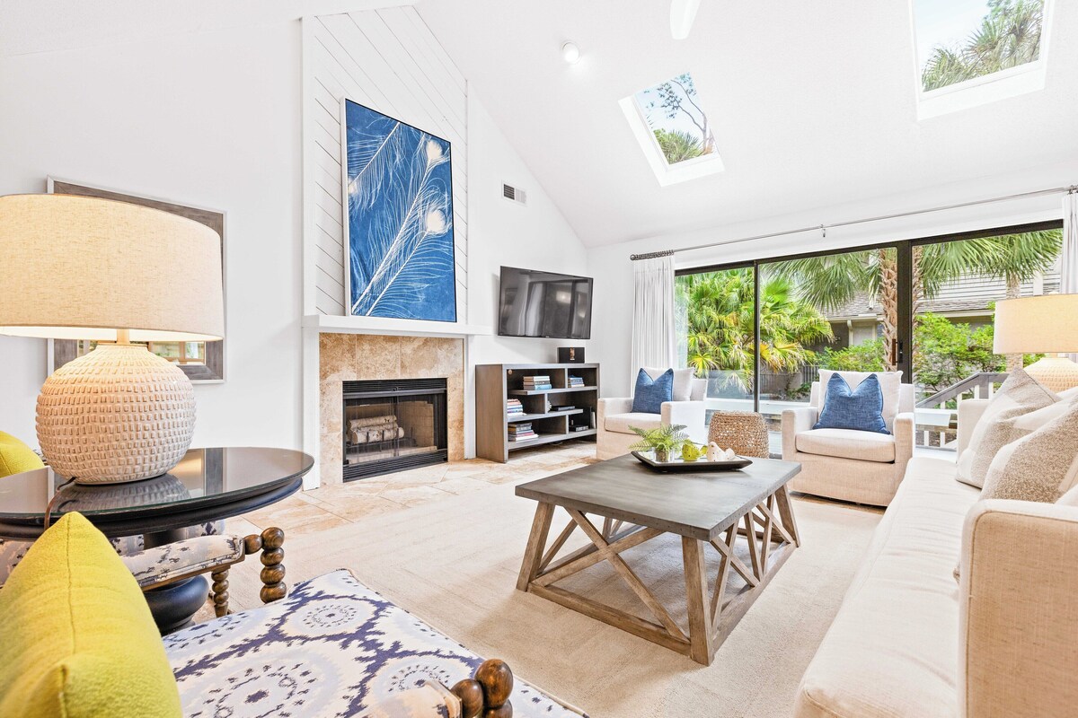 8 Laughing Gull: BESTNEST by Beverly Serral *3rd Row Ocean*