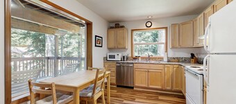 Ski home with mountain views & private hot tub - plus an additional apartment