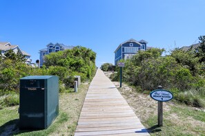 Property grounds - OCEANSIDE: 600 feet from beach! Pet Friendly! Hot Tub! 400 ft to community pool! (Corolla)