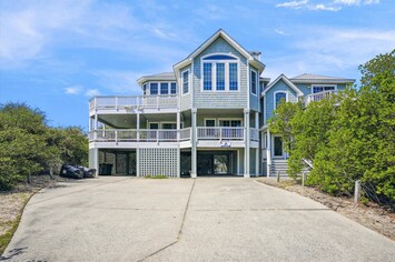 Image of OCEANSIDE: 600 feet from beach! Pet Friendly! Hot Tub! 400 ft to community pool!