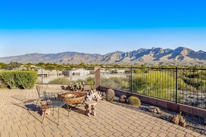 A patio with outdoor furniture, a cactus garden, and a view of mountains. - Desert oasis with mountain-views, private patio, grill, washer/dryer, & AC (Oro Valley)
