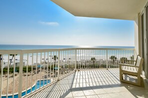 Property grounds - Large Beachfront Condo with Great Views in Destin! 🐬☀🌴 (Destin)