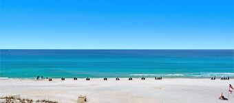 Beachfront Gulf View Condo-Pool-Season Beach Serv.