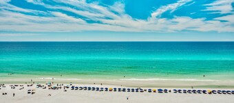 Beachfront Gulf View Condo-Pool-Season Beach Serv.