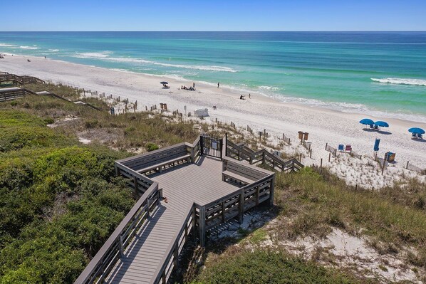 On the beach - Palms of Dune Allen 108 - Oceanfront Condo in 30A with Pool & Beach Access (Santa Rosa Beach)