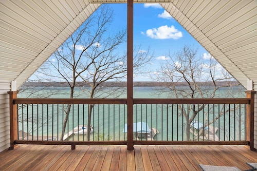 English Lakehouse: Spectacular views on the Seneca Lake Wine Trail